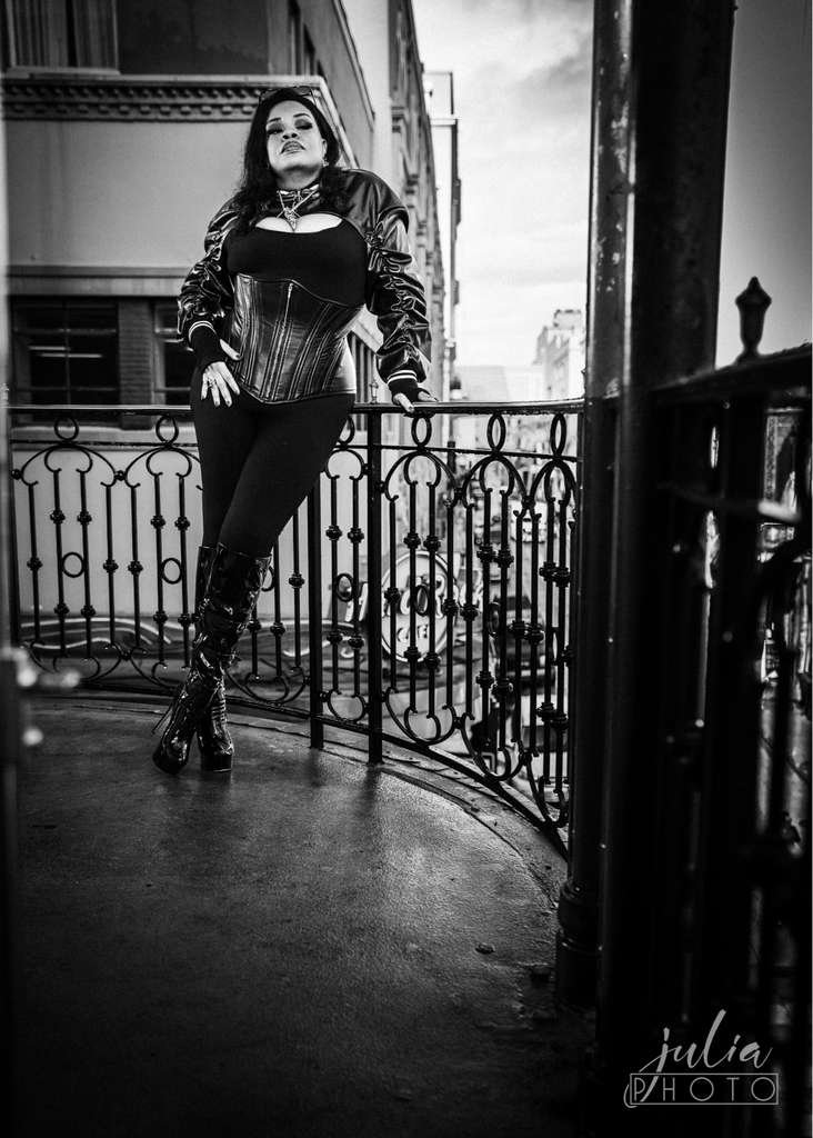 Mistress Mia Darque Avatar - Copyright Julia Photo